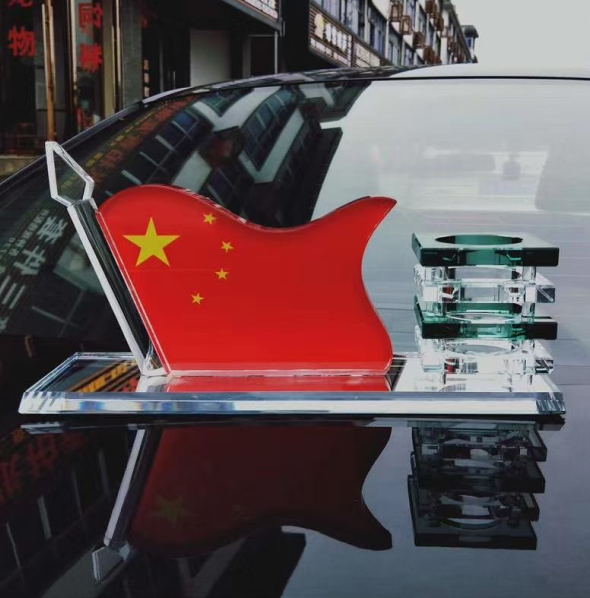 水晶红旗笔筒定制